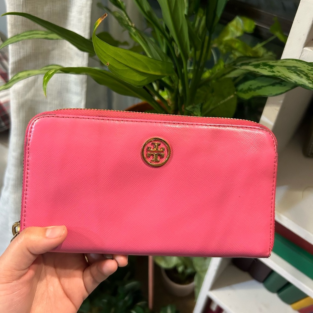 Tory Burch Robinson Wallet Pink